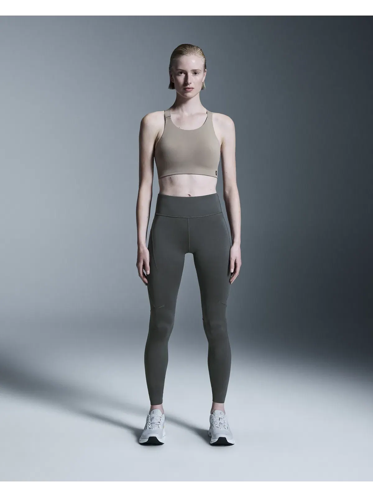 Женский спортивный бюстгальтер высокой поддержки с открытой спинкой Endurance Bra On — 2