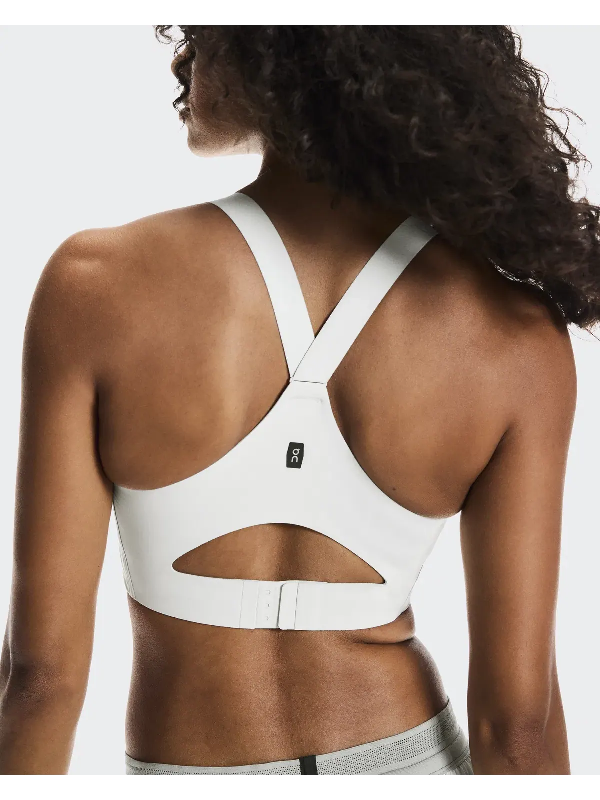 Женский спортивный бюстгальтер высокой поддержки с чашечками Endurance Bra On, Iceberg — 6