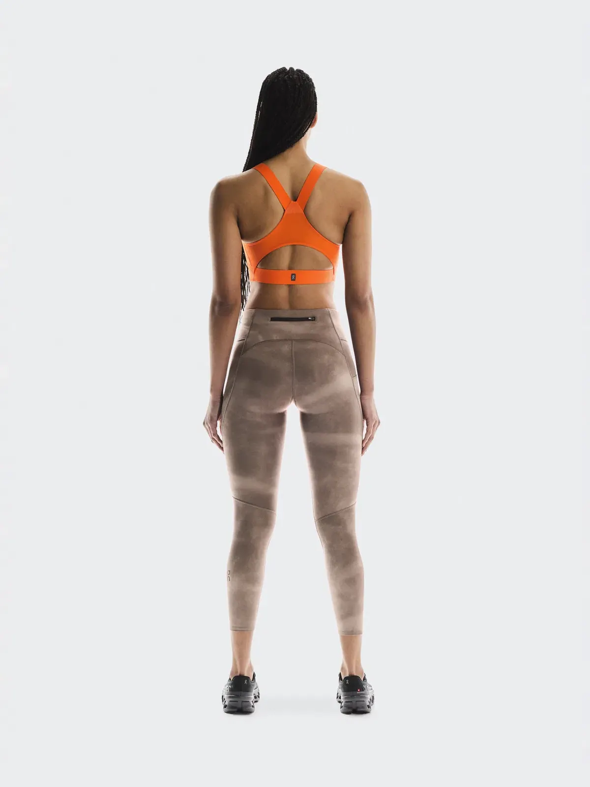 Женский спортивный бюстгальтер со средней поддержкой Performance Flex Bra On — 3