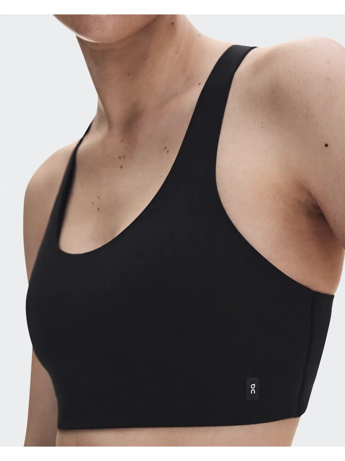 Женский спортивный бюстгальтер с низкой поддержкой, модель Studio Racerback Bra, On — 6