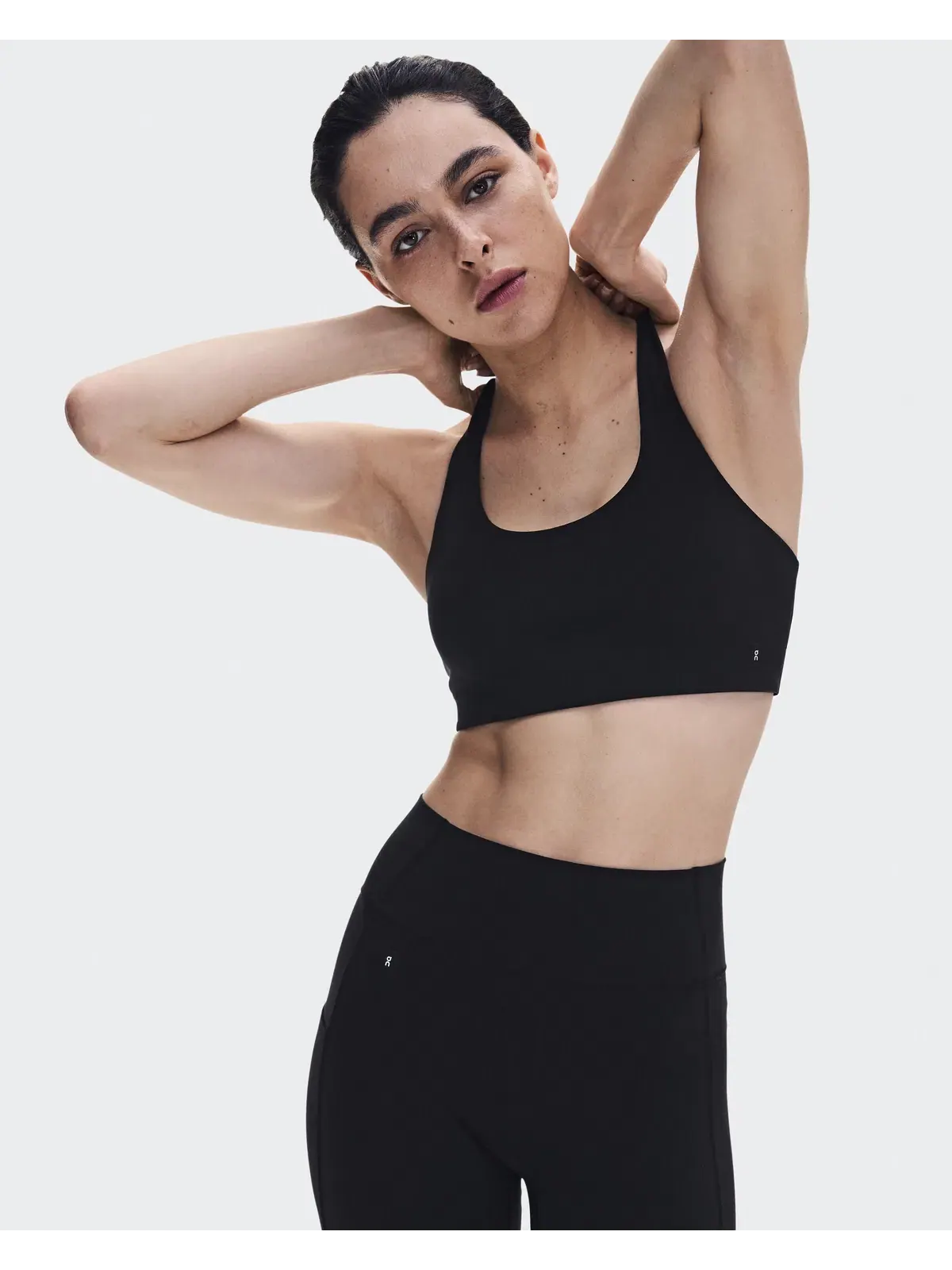 Женский спортивный бюстгальтер с низкой поддержкой, модель Studio Racerback Bra, On — 7