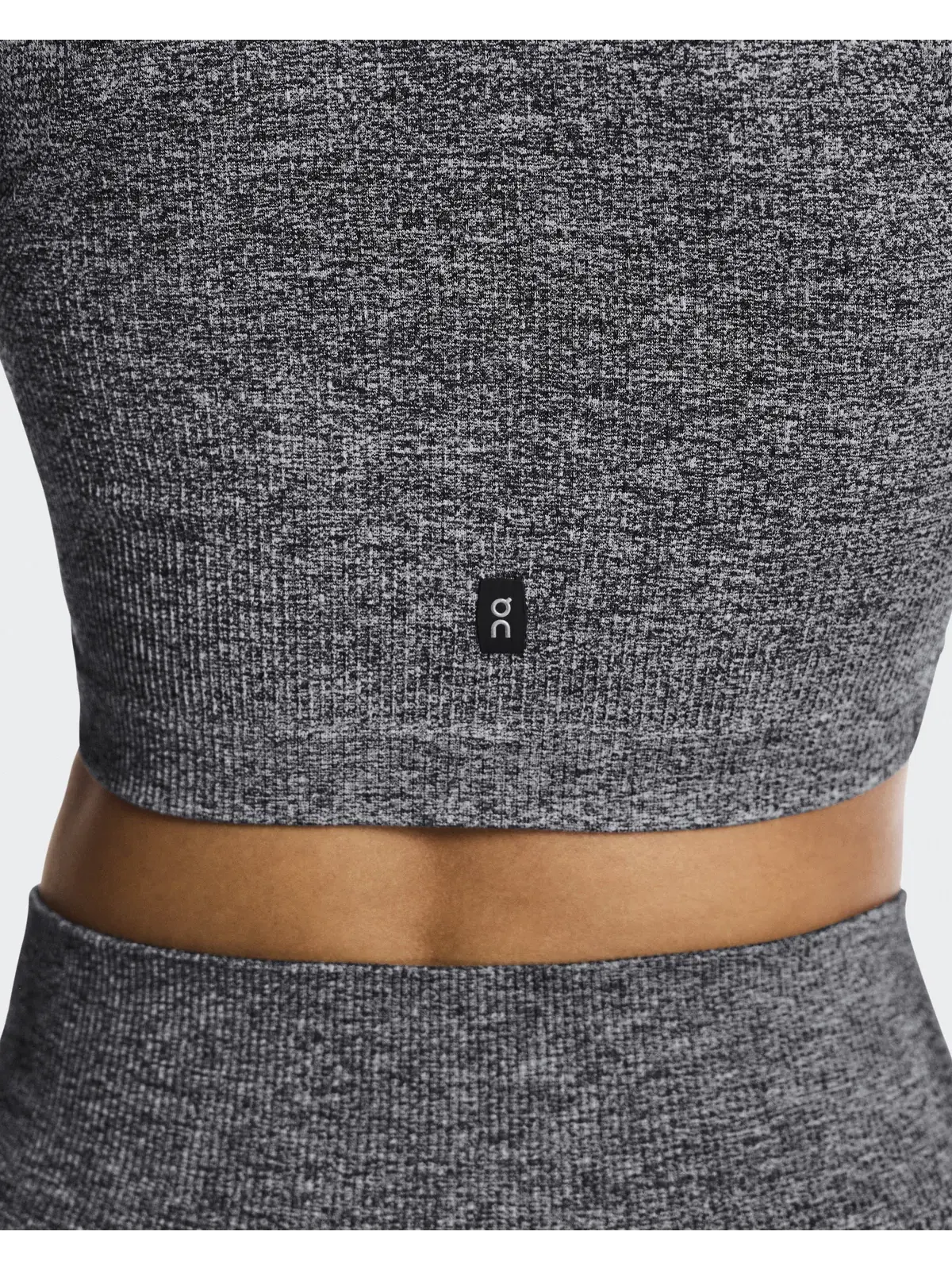 Женский кроп-топ без рукавов с бесшовной посадкой Studio Knit Crop On — 6