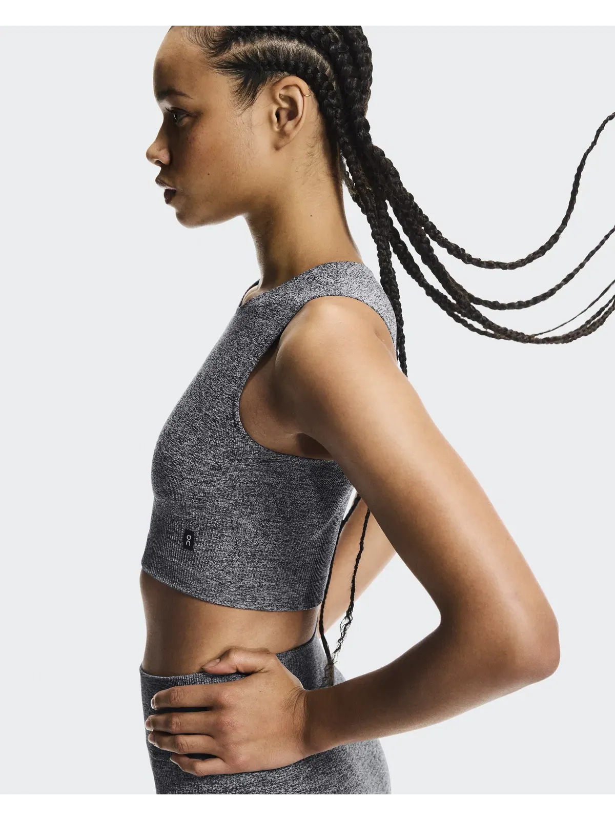 Женский кроп-топ без рукавов с бесшовной посадкой Studio Knit Crop On — 7