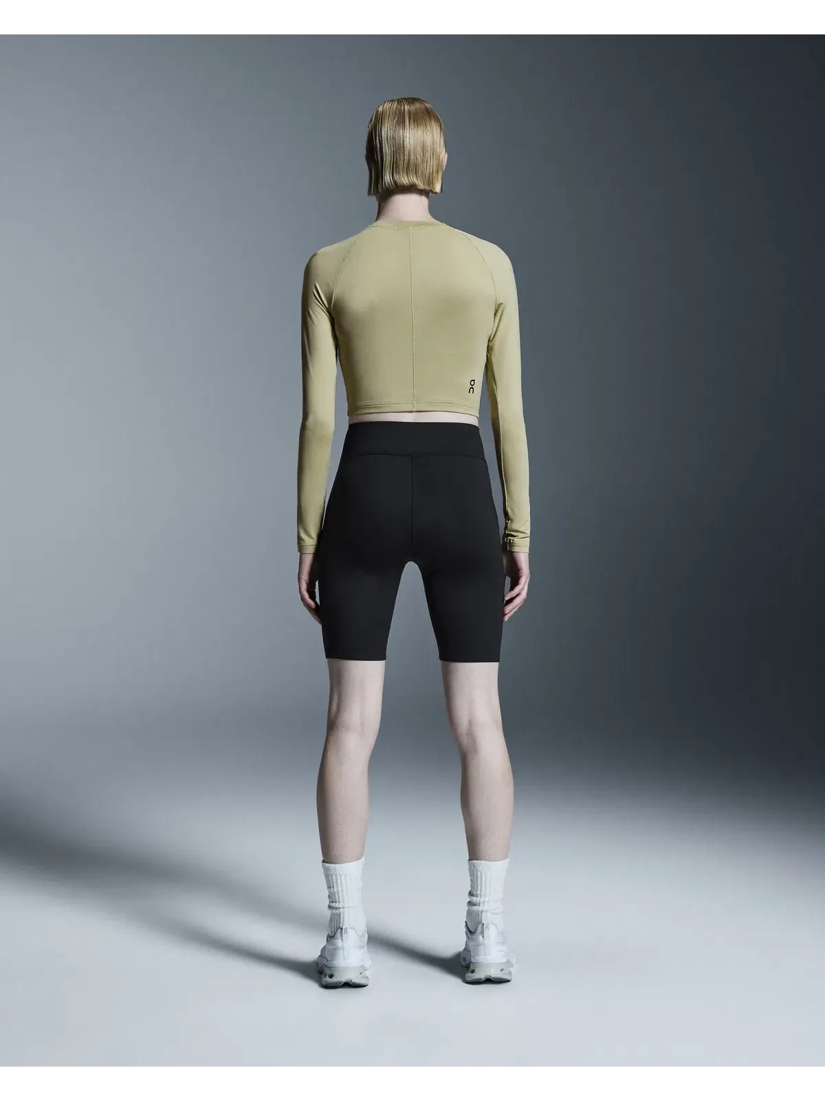 Женский кроп-топ с длинным рукавом Studio Long-T Crop On — 3