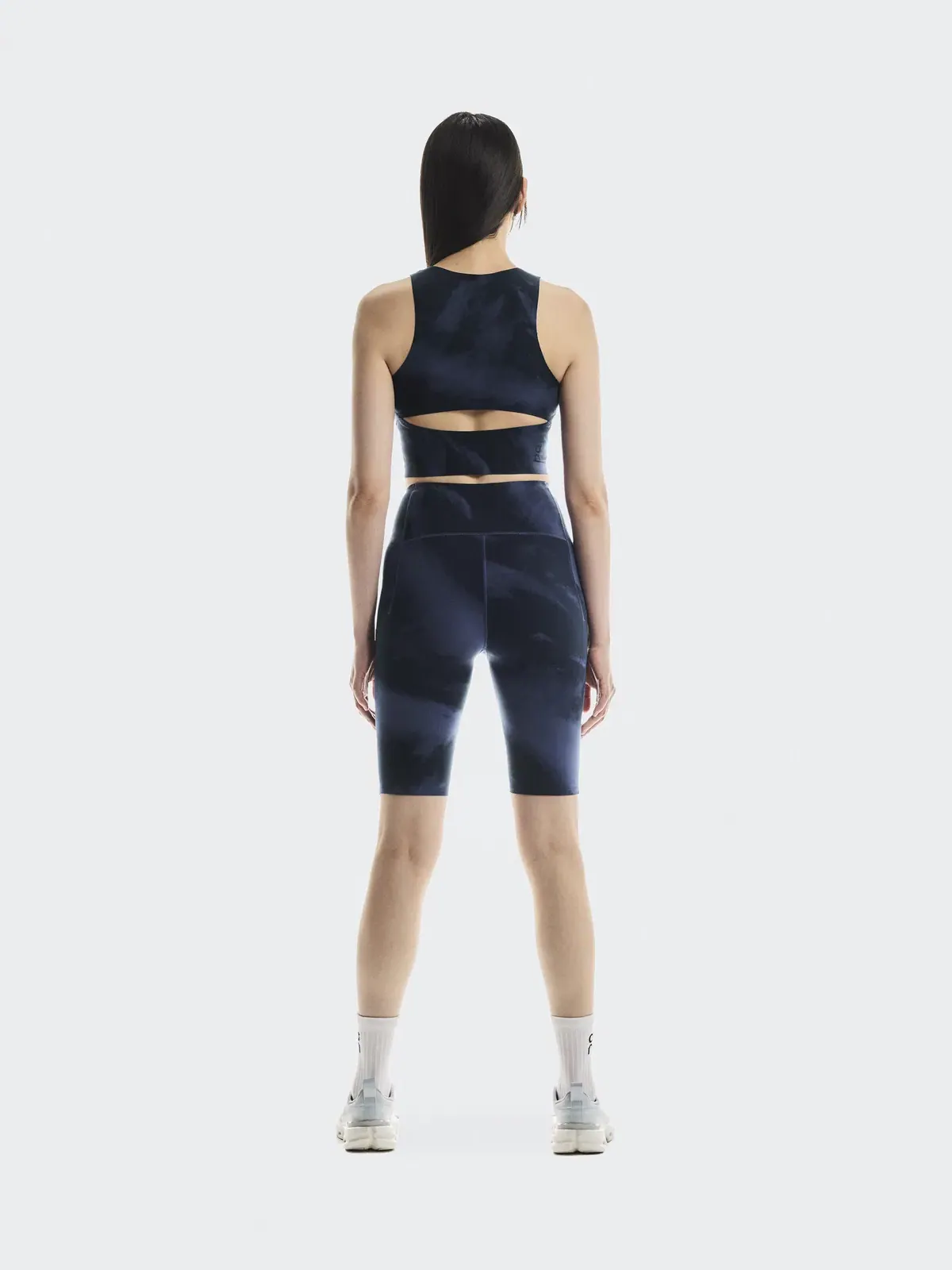 Женский топ-кроп с открытой спиной Studio Open Back Crop On — 3