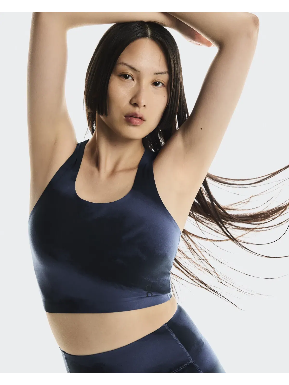 Женский топ-кроп с открытой спиной Studio Open Back Crop On — 4