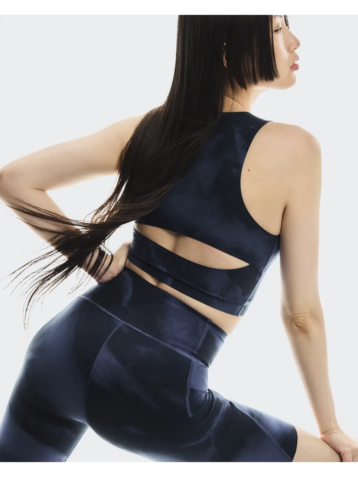 Женский топ-кроп с открытой спиной Studio Open Back Crop On — 5