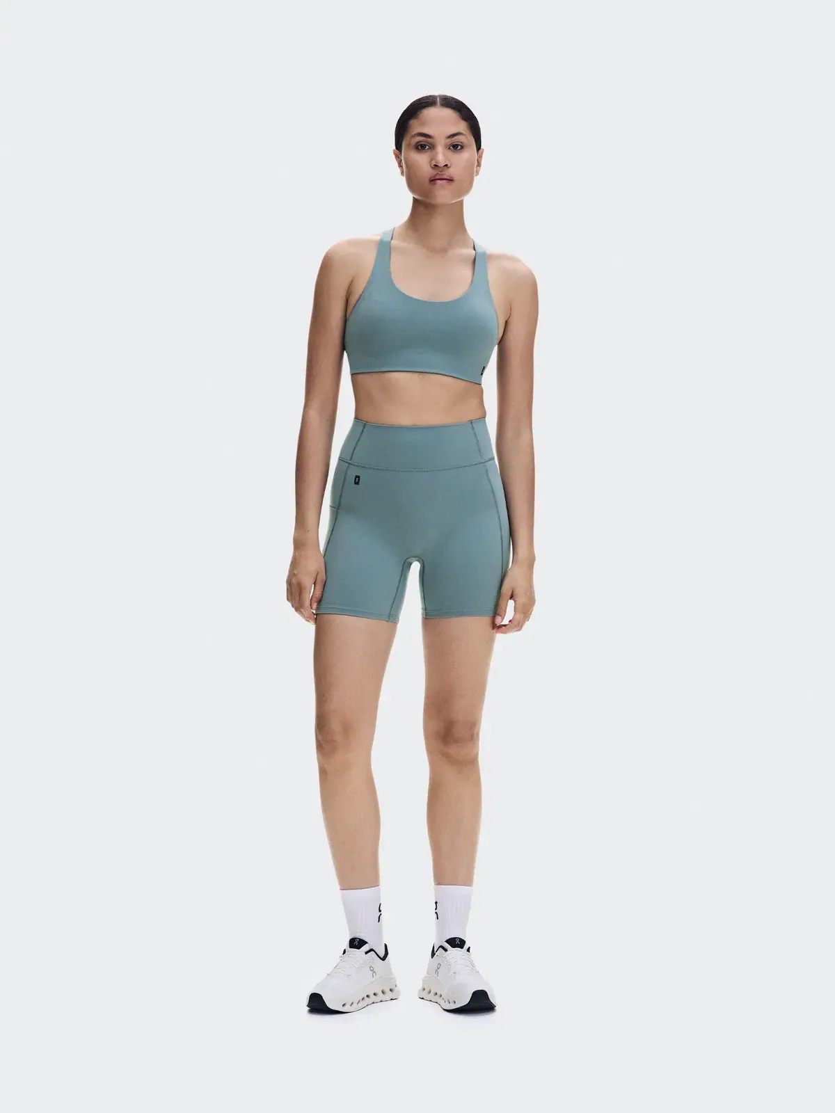 Женский спортивный бюстгальтер с низкой поддержкой, модель Studio Racerback Bra, On — 2