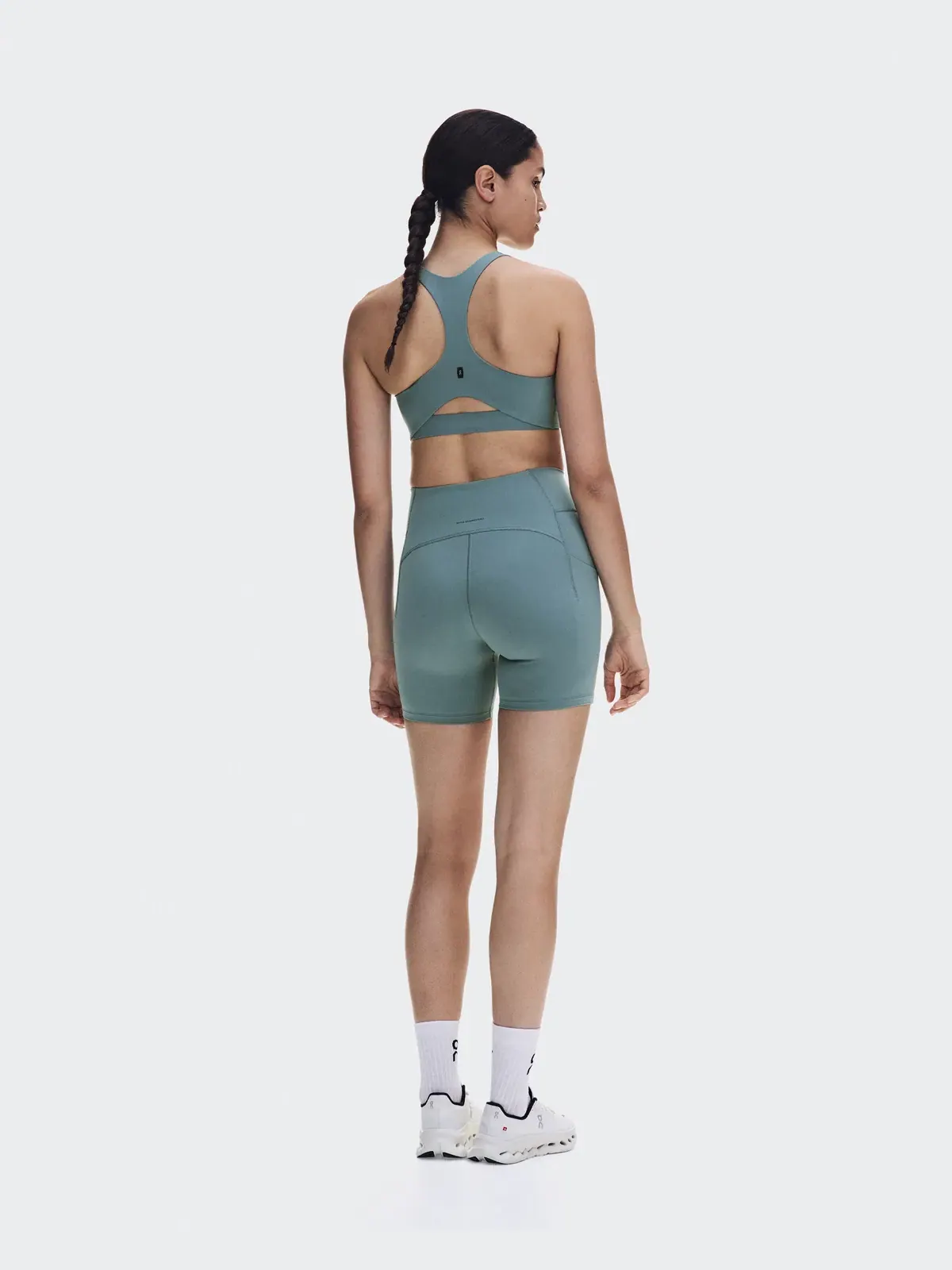 Женский спортивный бюстгальтер с низкой поддержкой, модель Studio Racerback Bra, On — 4