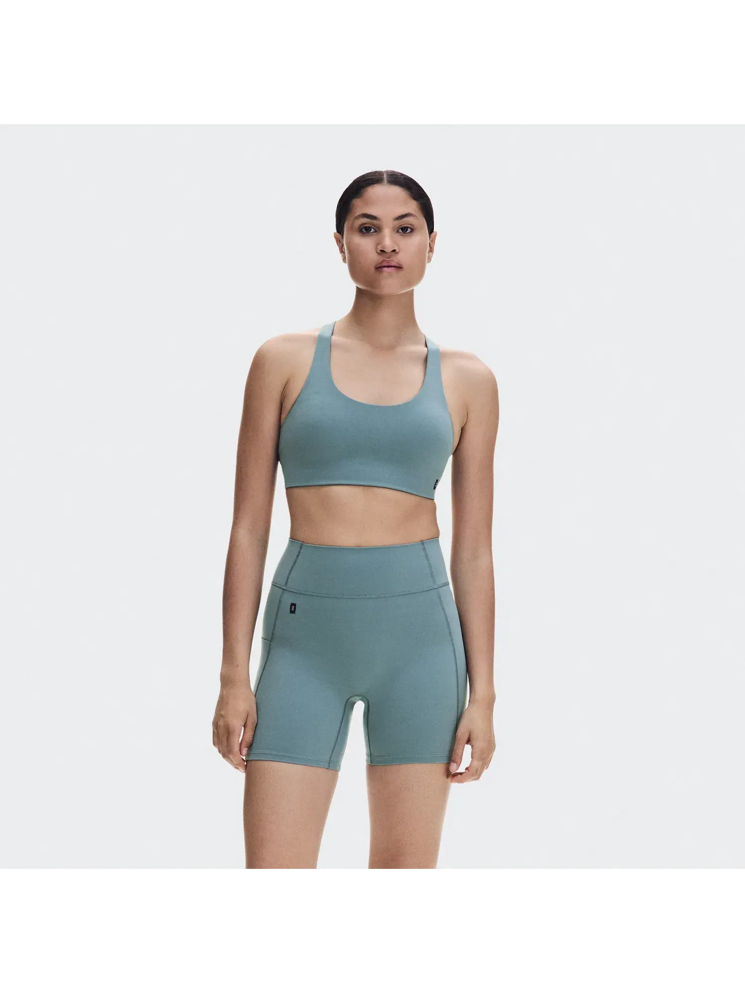 Женский спортивный бюстгальтер с низкой поддержкой, модель Studio Racerback Bra, On — 8