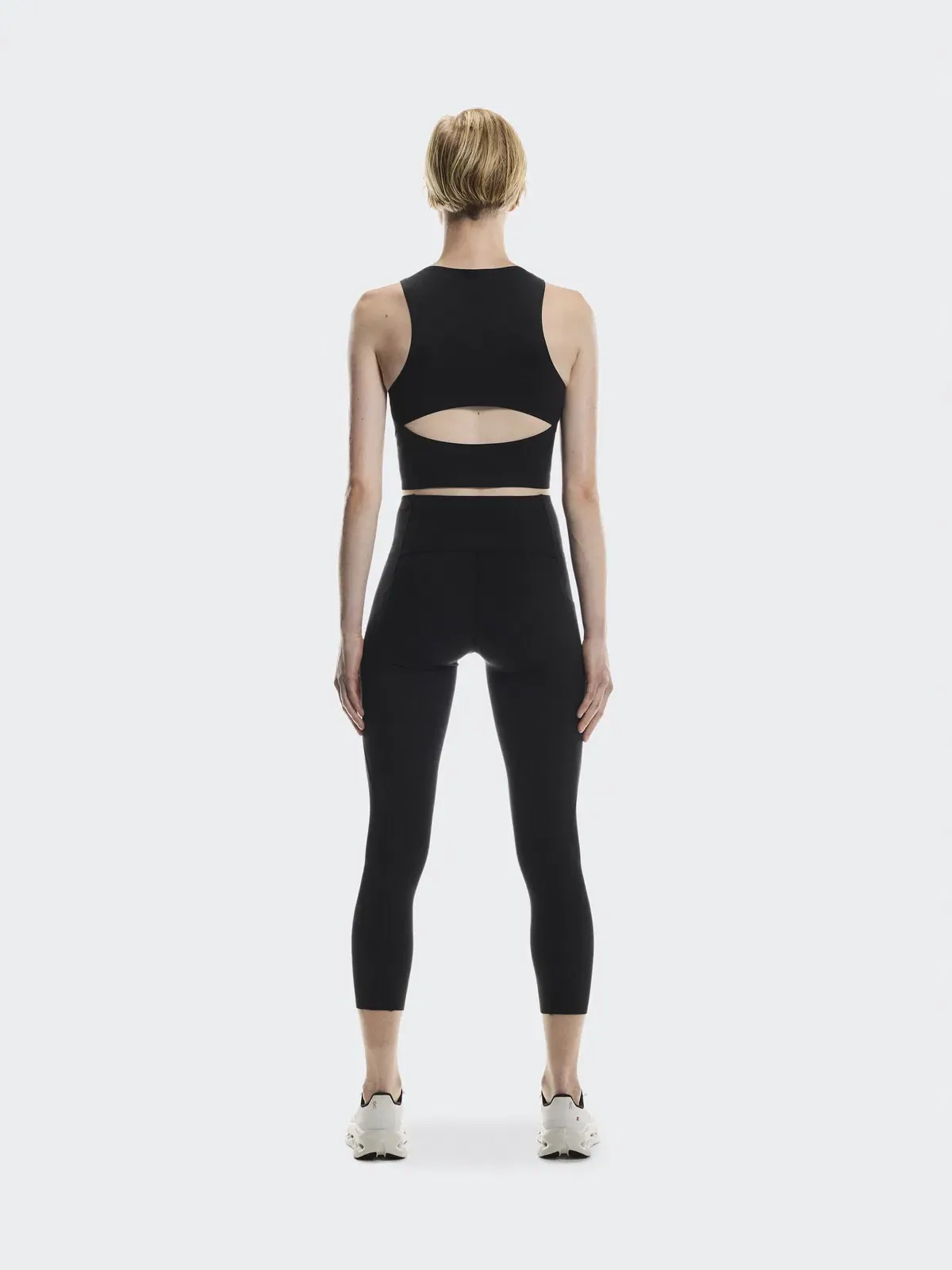 Женский топ для тренировок с открытой спиной Studio Open Back Crop On — 3