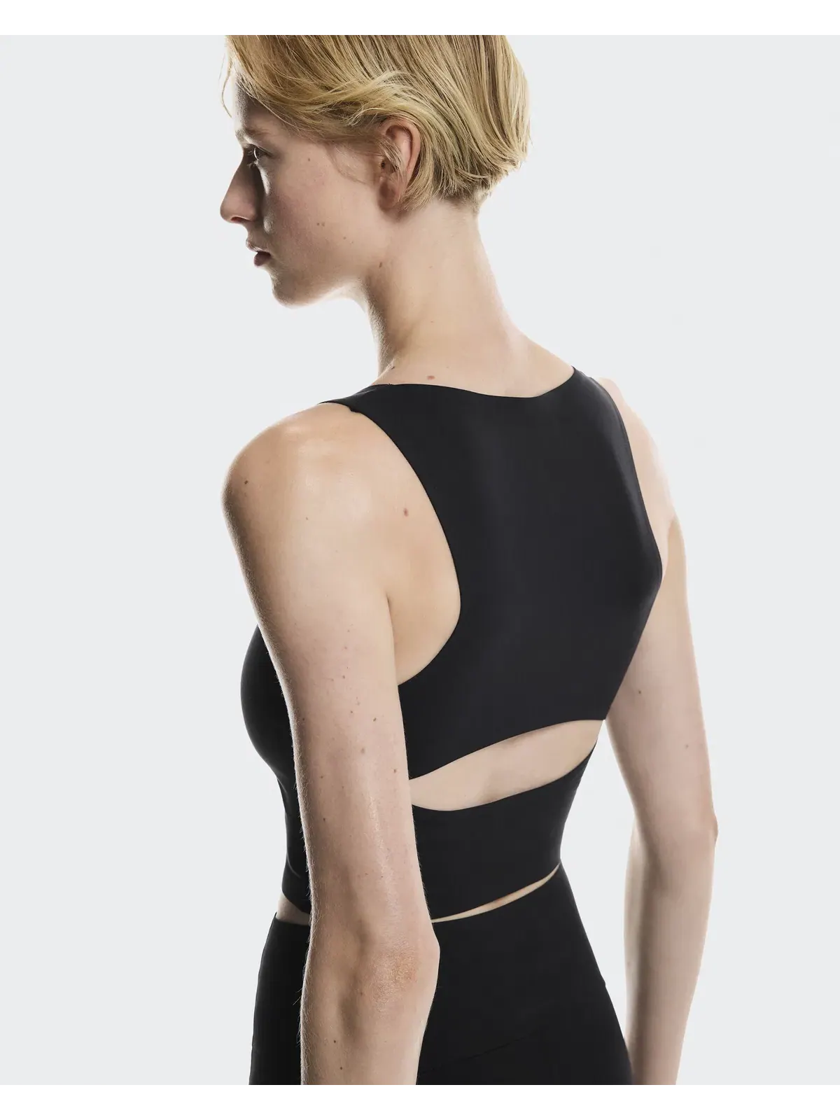 Женский топ для тренировок с открытой спиной Studio Open Back Crop On — 5