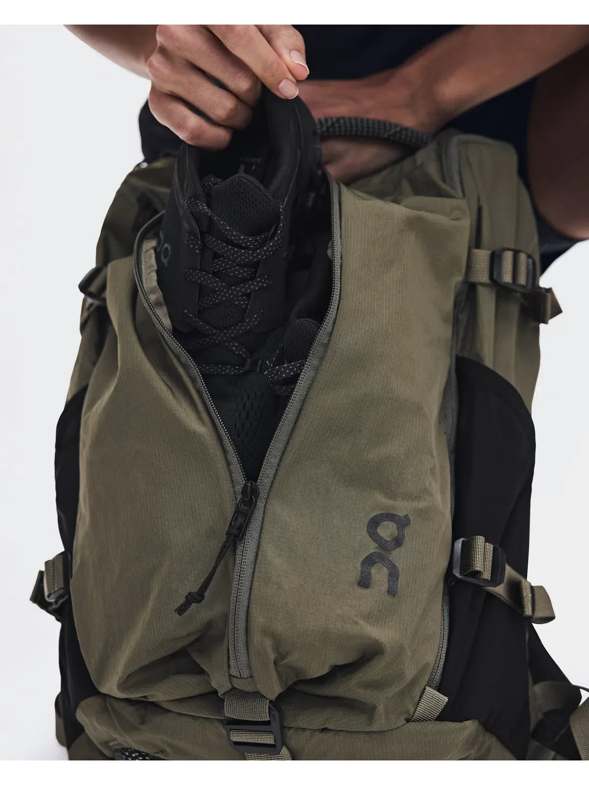 Спортивный рюкзак 30 л с отделением для ноутбука Speed Pack 30L On — изображение 7 из 11, оливковый/черный