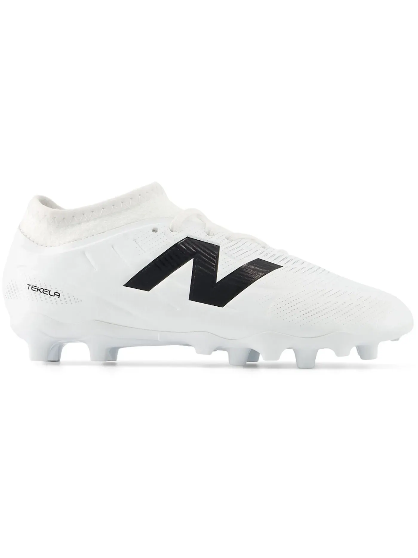 Детские бутсы для футбола с низкой шнуровкой New Balance Tekela Team Low Laced FG V5 — изображение 1 из 1