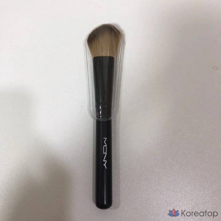 Кисть для макияжа Mqny Cheek & Shading Brush, 1 шт.
