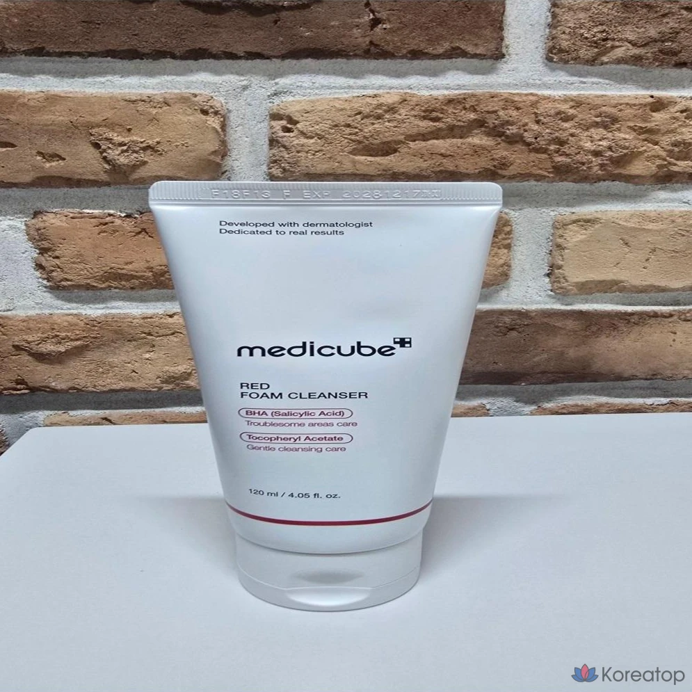 Очищающая пенка Medicube Red Foam Cleanser, 120 мл, 1 шт.