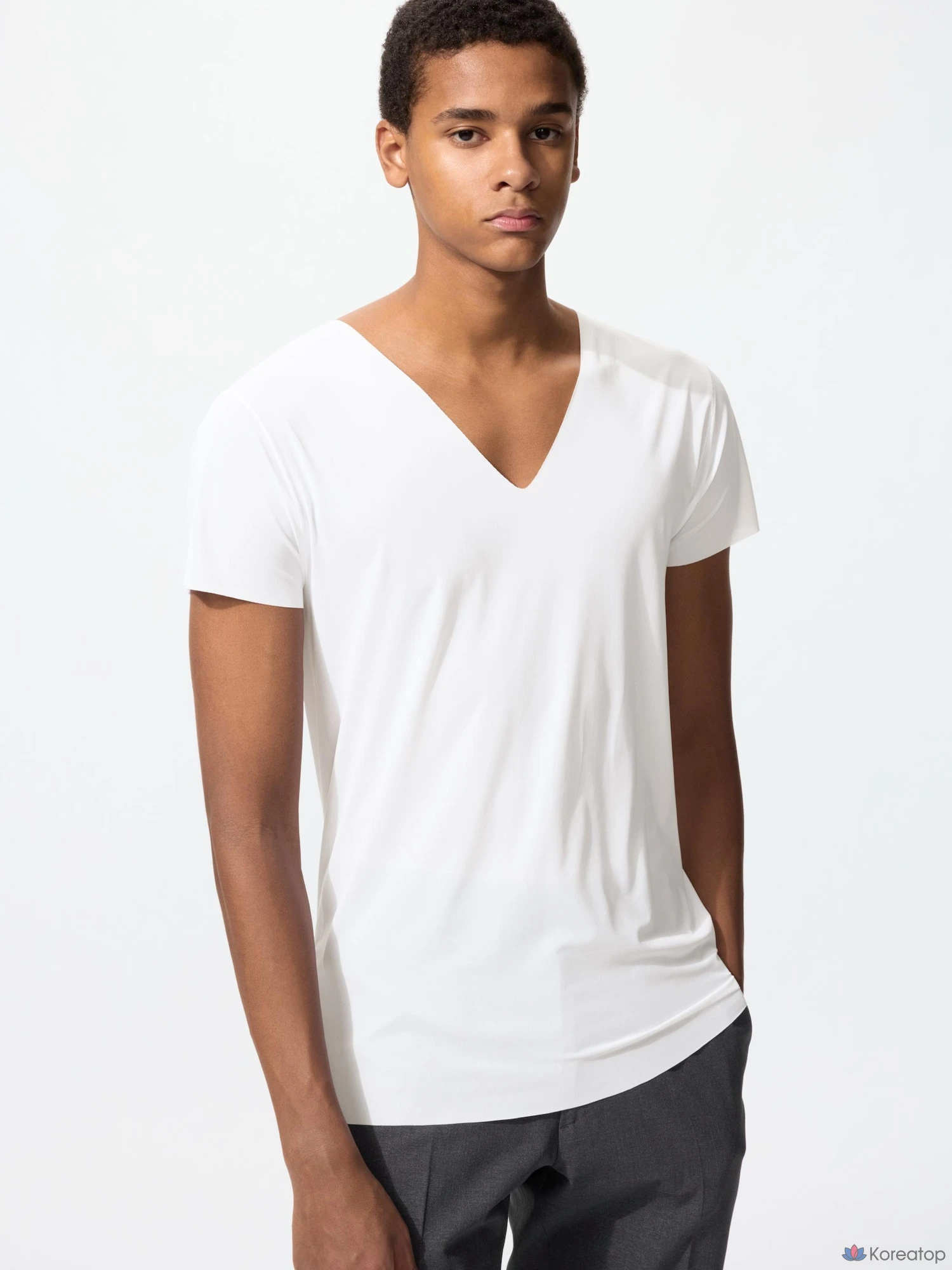 Футболка Uniqlo AIRism Mesh V-Neck T-Shirt