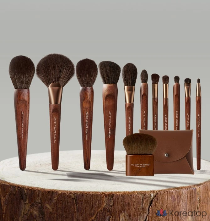 Кисть для макияжа Too Cool For School Artist Vegan Powder Fan Brush, 1 шт.