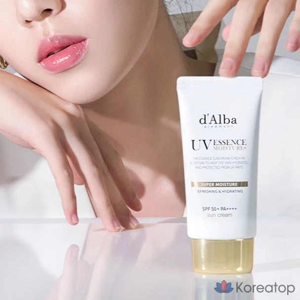 Солнцезащитный крем d'Alba Super Moisture Essence Sun Cream SPF50+ PA++++, 1 шт.