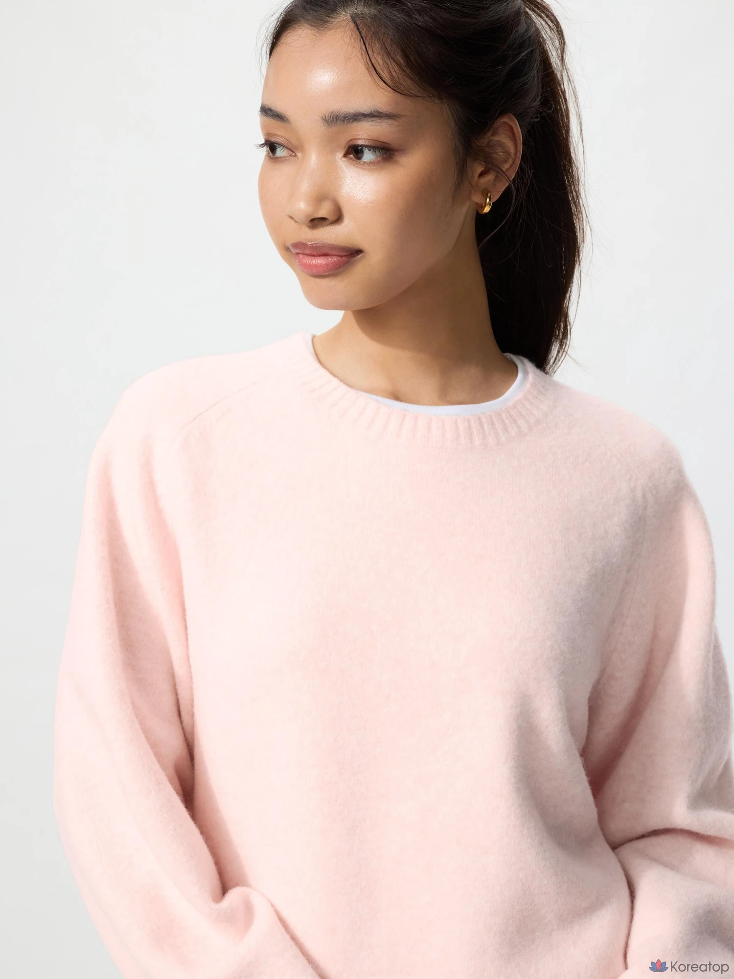 Свитер Uniqlo Souffle Yarn Crew Neck Sweater