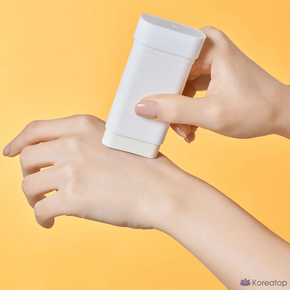 Солнцезащитный стик ILLIYOON Daily Moisture Sun Stick SPF50+ PA++++, 20 г, 1 шт.