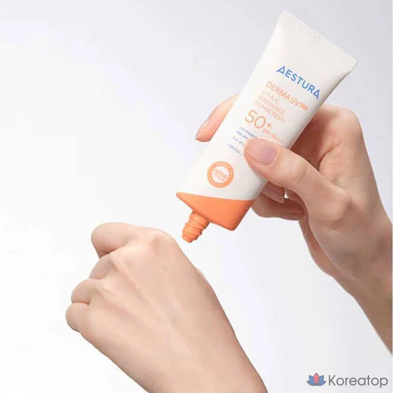 Солнцезащитный крем AESTURA DermaUV365 Vita C Glow Moisture Sun Cream SPF50+ PA++++, 40 мл, 1 шт.