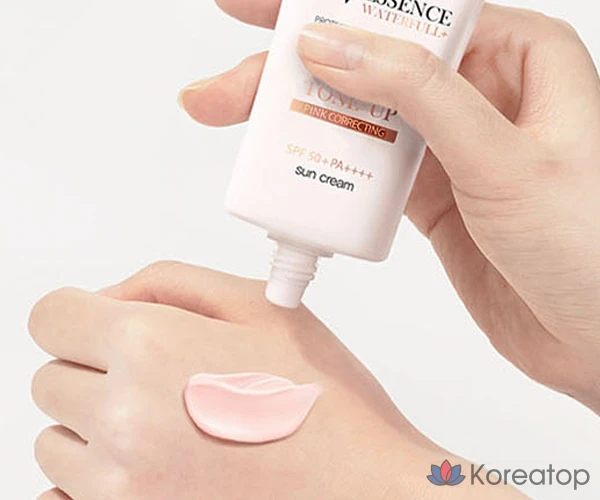 Солнцезащитный крем d'Alba Waterfull Tone-Up Sun Cream SPF50+ PA++++ + Веганский гель-очищающее средство Balancing Vegan Gel Cleanser, 50 мл + 15 мл, 1 шт.