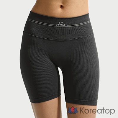 Шорты женские Nike Skims Ribbed Seamless 5-Inch Shorts
