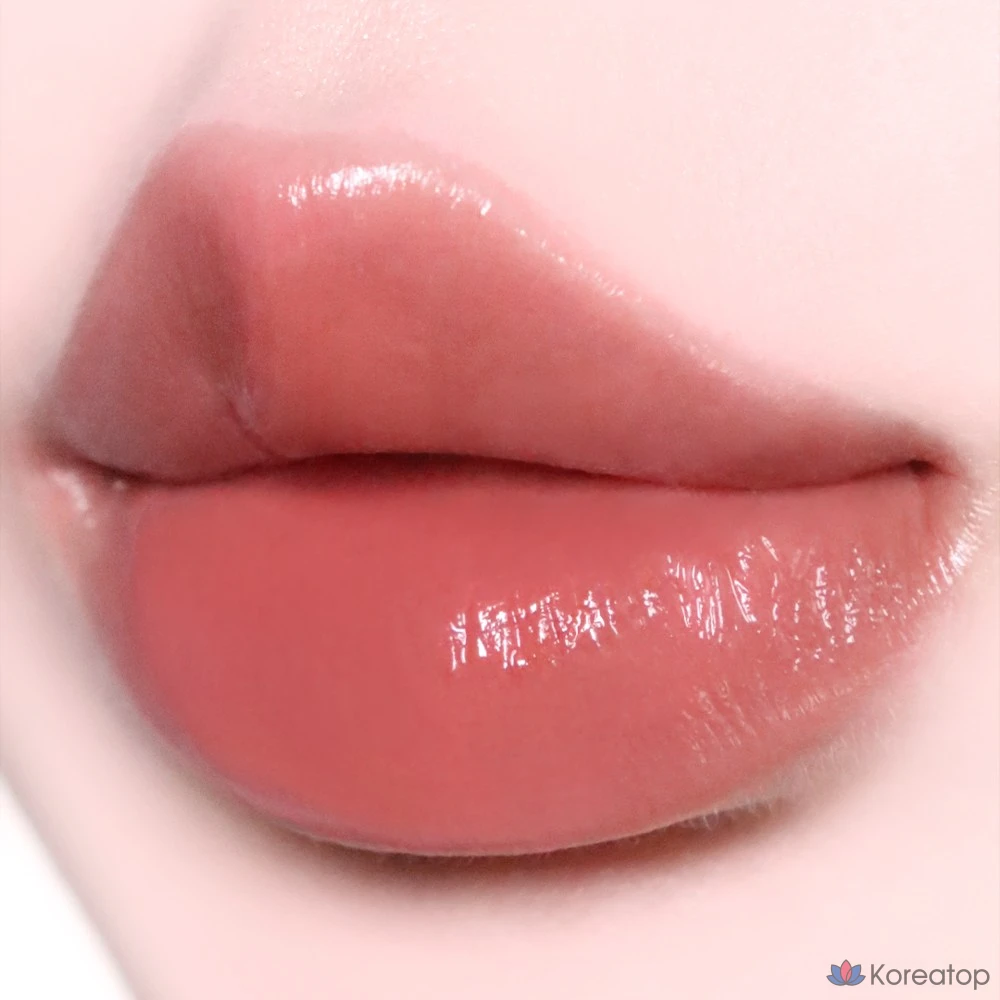 Бальзам для губ Hersteller Nearby Recharging Lip Balm, оттенок Nutty, 3.8 г, 1 шт.