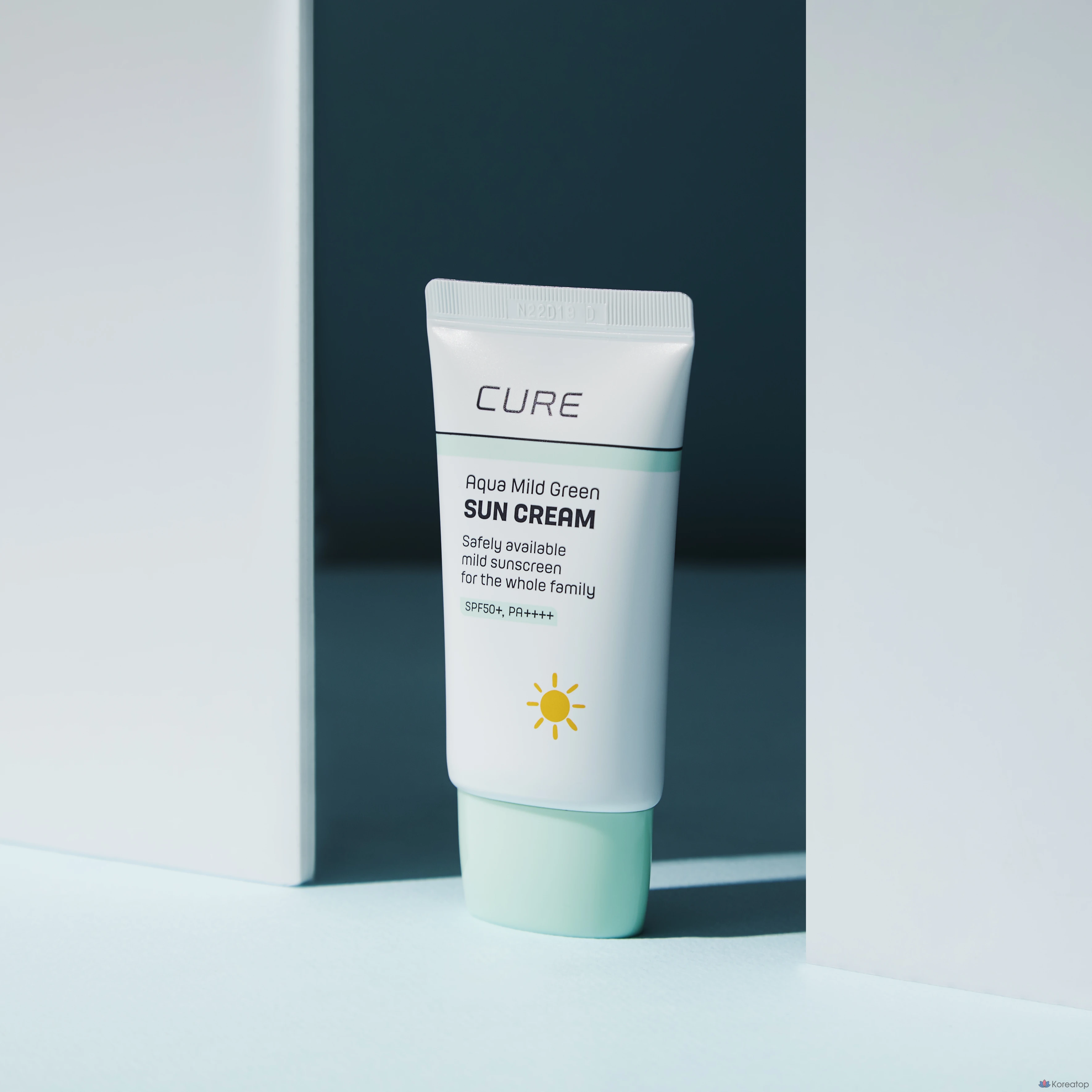 Солнцезащитный крем KIM JEONG MOON Aloe Cure Aqua Mild Green Sun Cream SPF50+ PA++++, 40 мл, 1 шт.