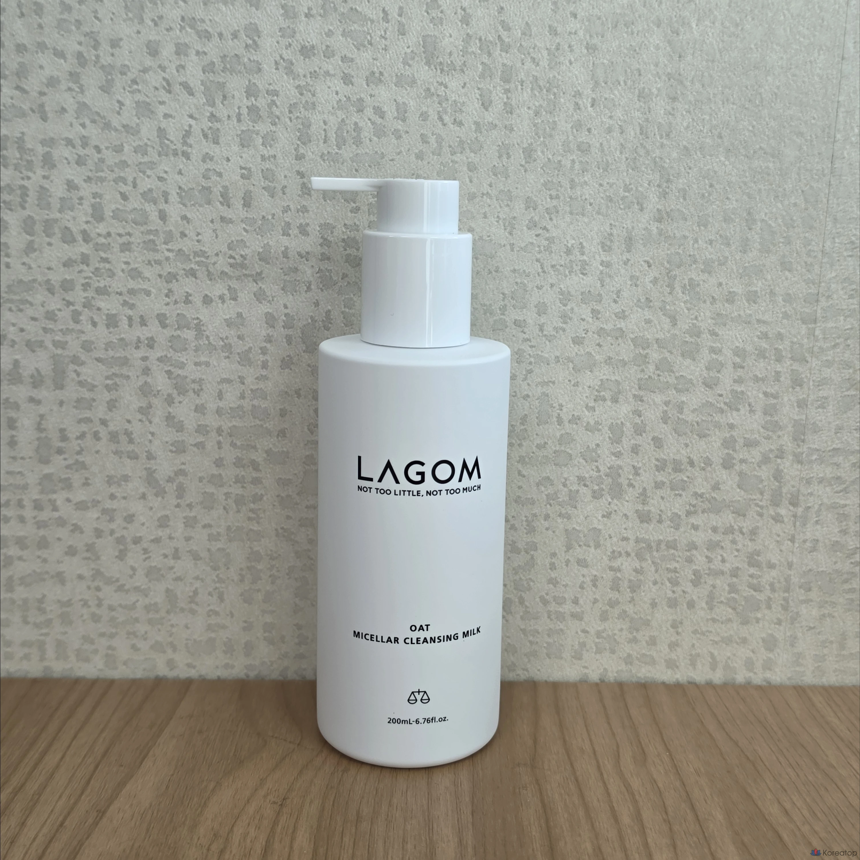 Очищающее молочко LAGOM Oat Micellar Cleansing Milk, 200 мл, 1 шт., фото 2