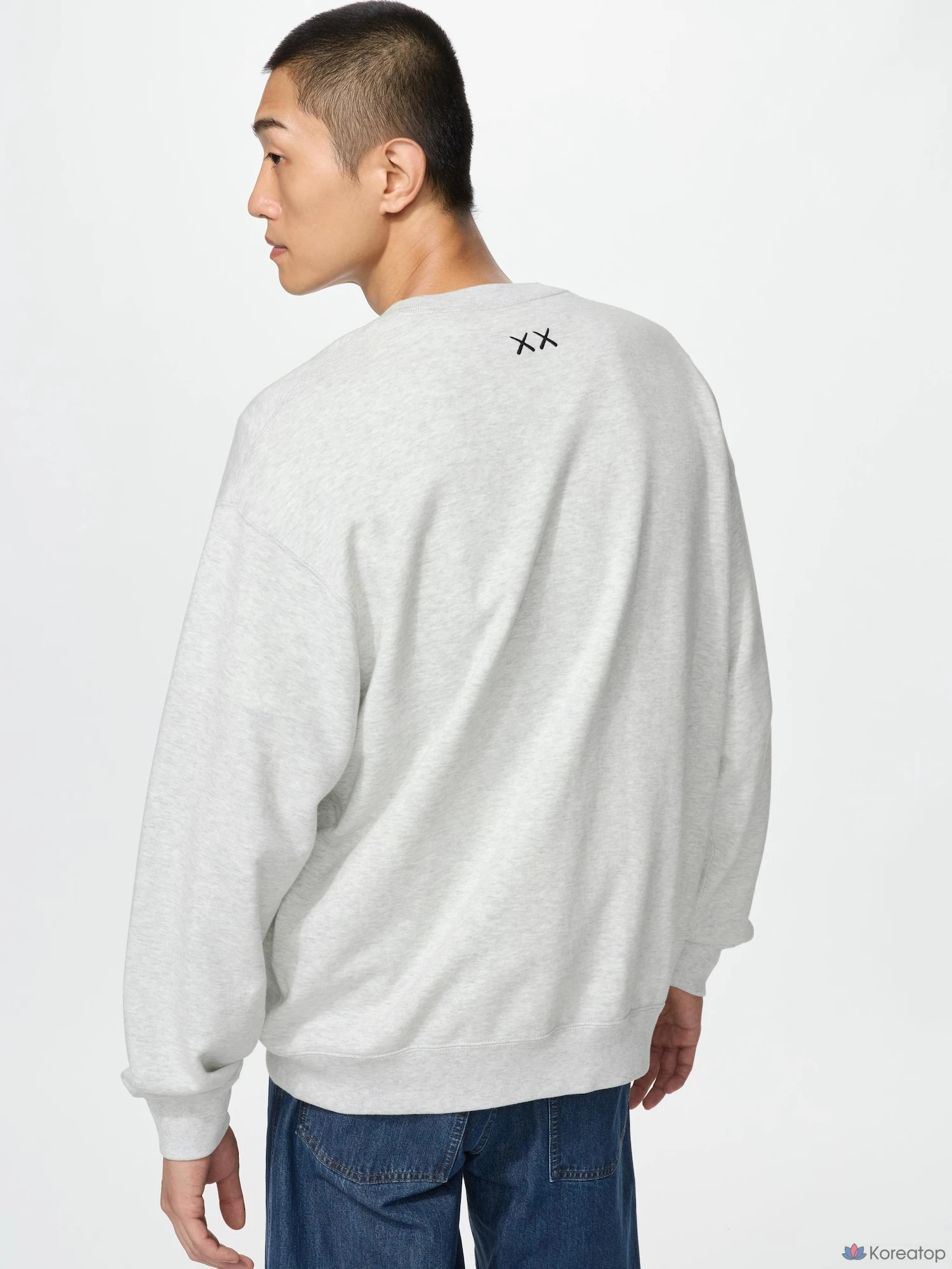 Свитшот Uniqlo KAWS UNIVERSE Sweatshirt B