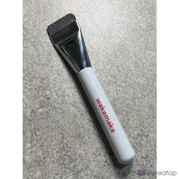 Кисть для тонального крема WAKEMAKE Spatula Wide Foundation Brush, белая, 1 шт.
