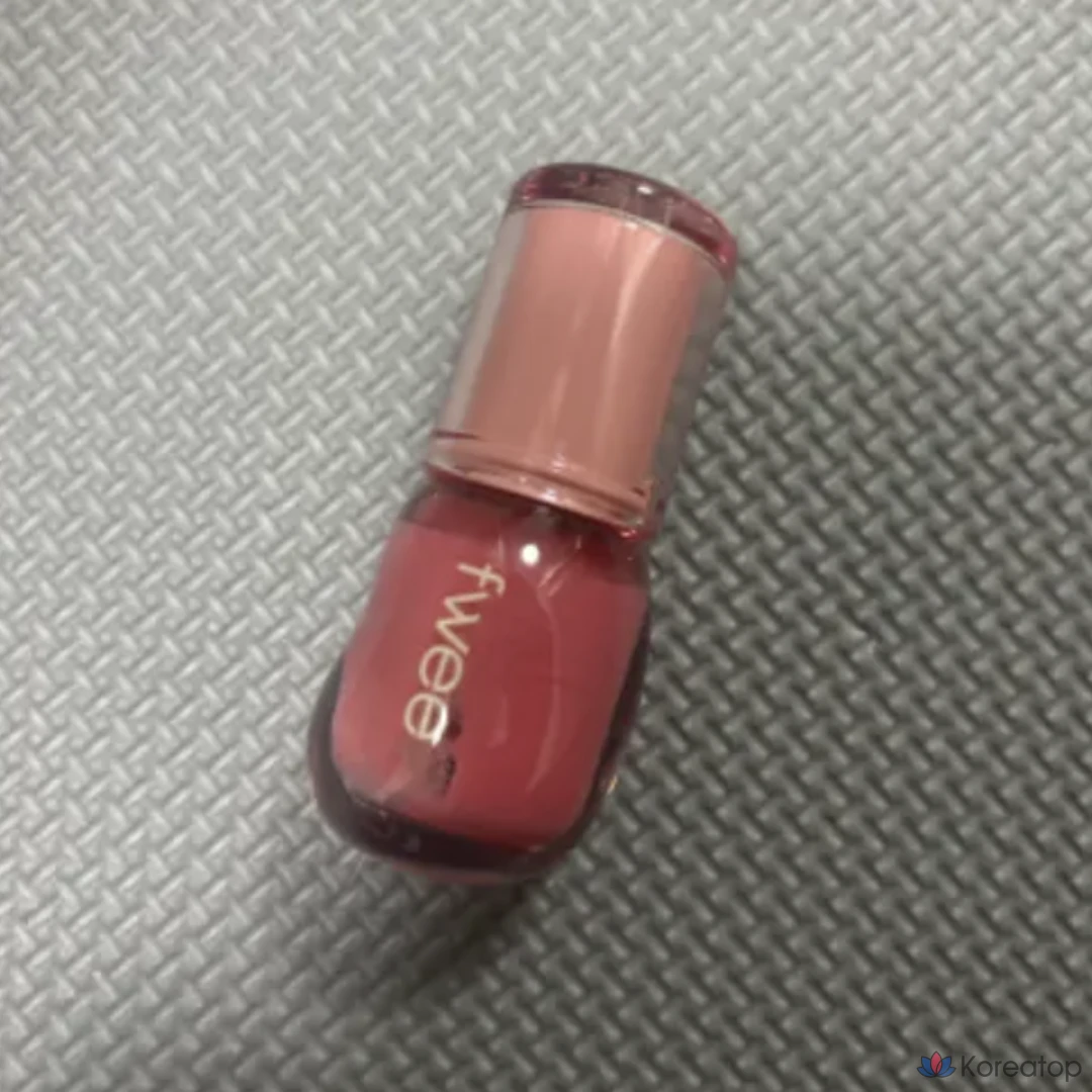 Блеск для губ fwee 3D Voluming Gloss, оттенок Yogurt, 1 шт.