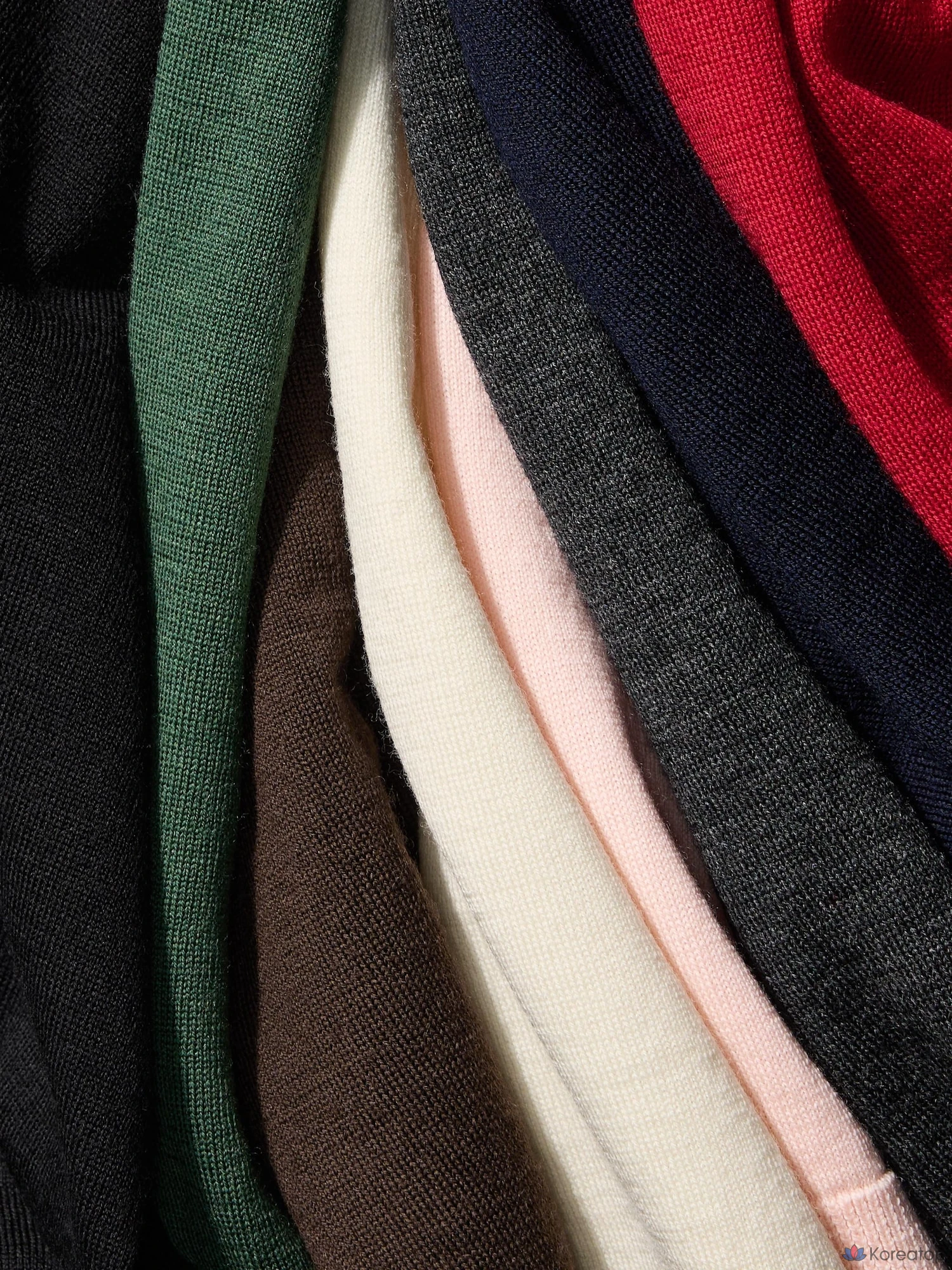 Свитер Uniqlo Merino Crew Neck