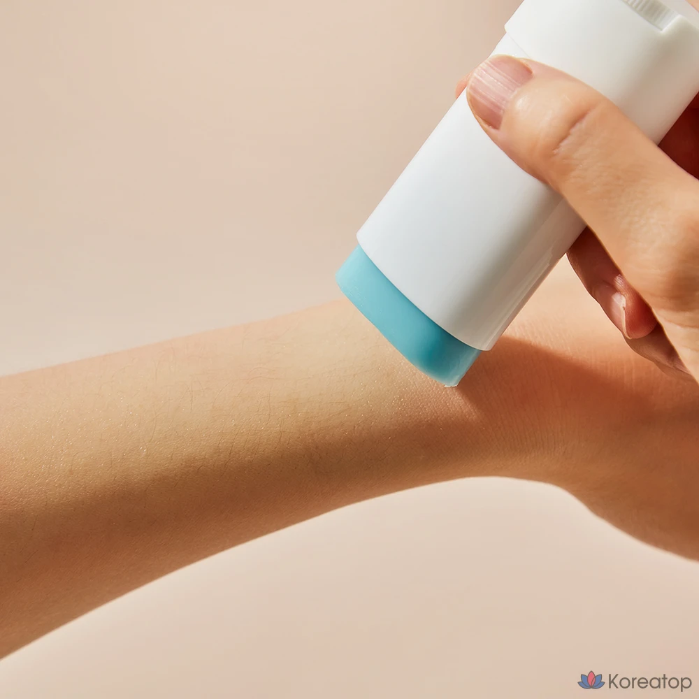 Солнцезащитный стик SKIN1004 Hyalu-Cica Silky Fit Sun Stick SPF50+ PA++++, 20 г, 1 шт.