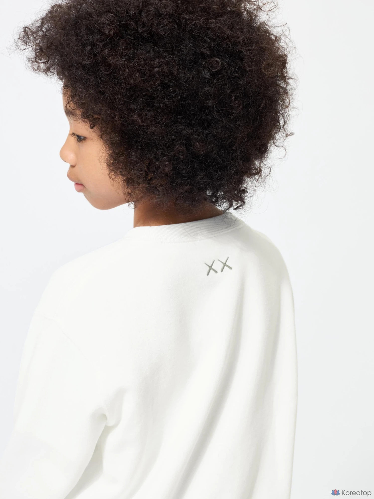 Свитшот детский Uniqlo KAWS Universe Sweatshirt C