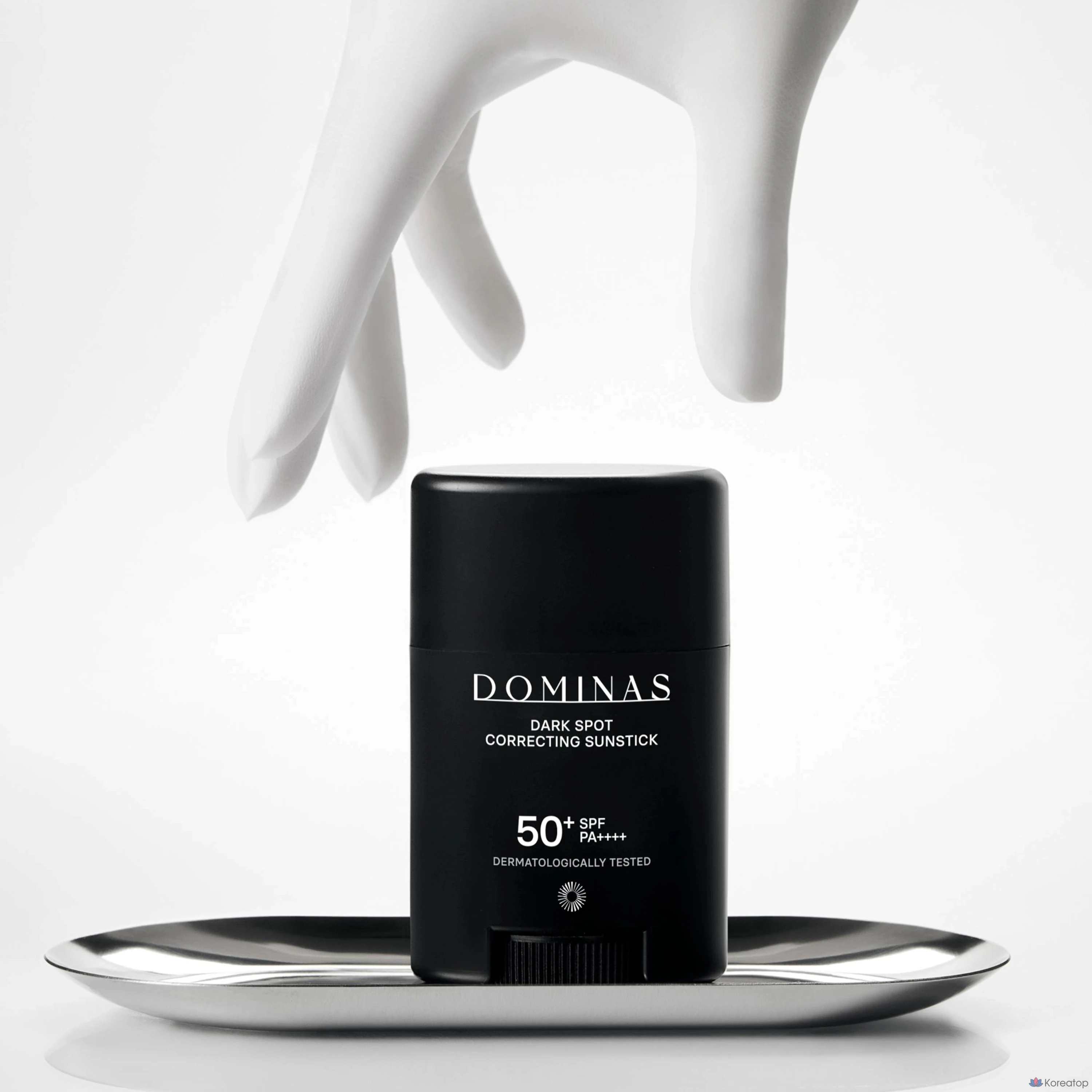 Солнцезащитный стик Dominas Dark Spot Correcting Sun Stick SPF50+ PA++++, 14 г, 1 шт.