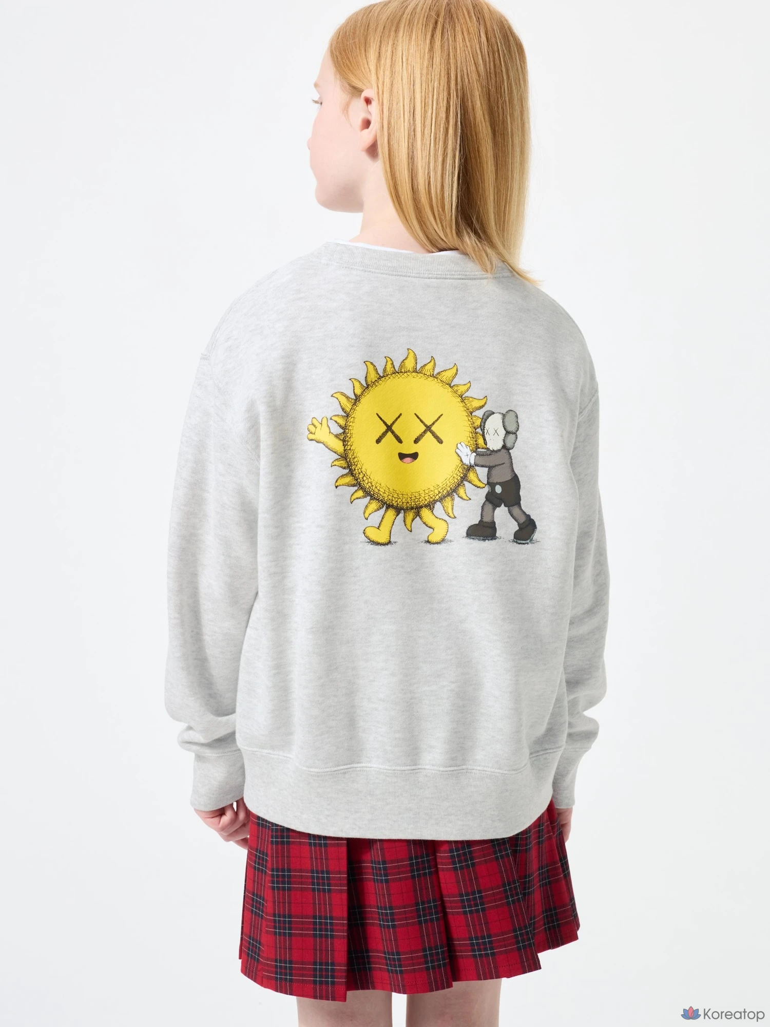 Свитшот детский Uniqlo KAWS UNIVERSE, черный