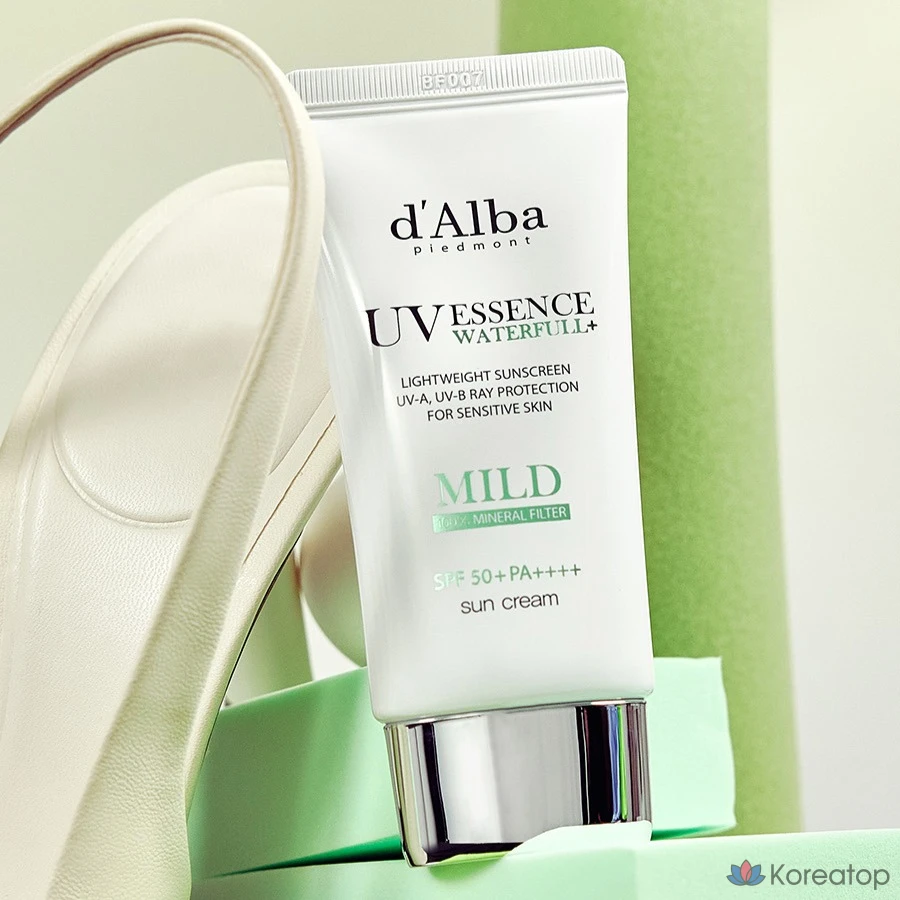 Солнцезащитный крем d'Alba Waterfull Mild Sun Cream SPF50+ PA++++, 50 мл, 1 шт.