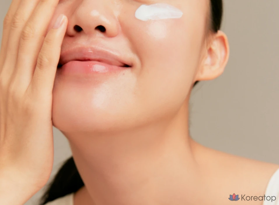 Солнцезащитный крем Innisfree Hyaluron Moisture Sun Cream SPF50+ PA++++, 50 мл, 1 шт.