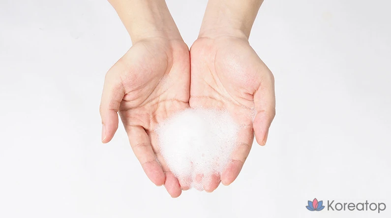 Очищающая пенка MAXCLINIC Hyaluron Vita Oil Foam, 110 г, 1 шт.