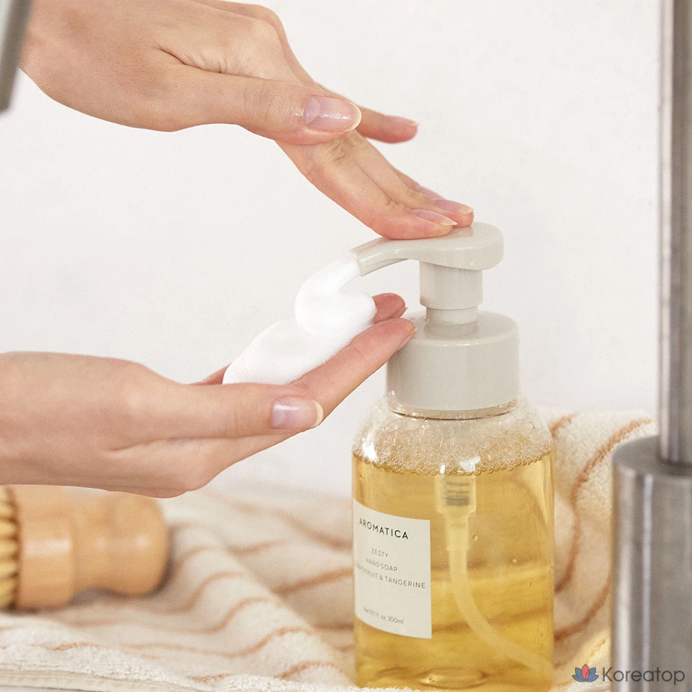 Жидкое мыло для рук Aromatica Zesty Hand Soap Grapefruit & Tangerine, 300 мл, 1 шт.