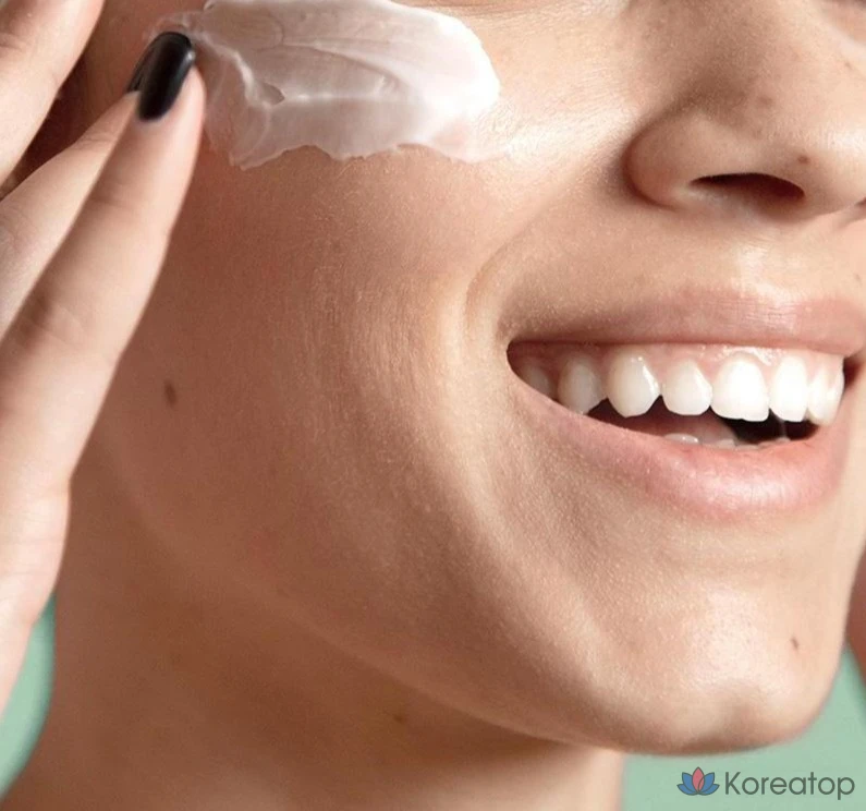 Солнцезащитный крем Derma Factory Mugija Cha Mild Cypress Water Sun Cream SPF50+ PA++++, 30 г, 1 шт.