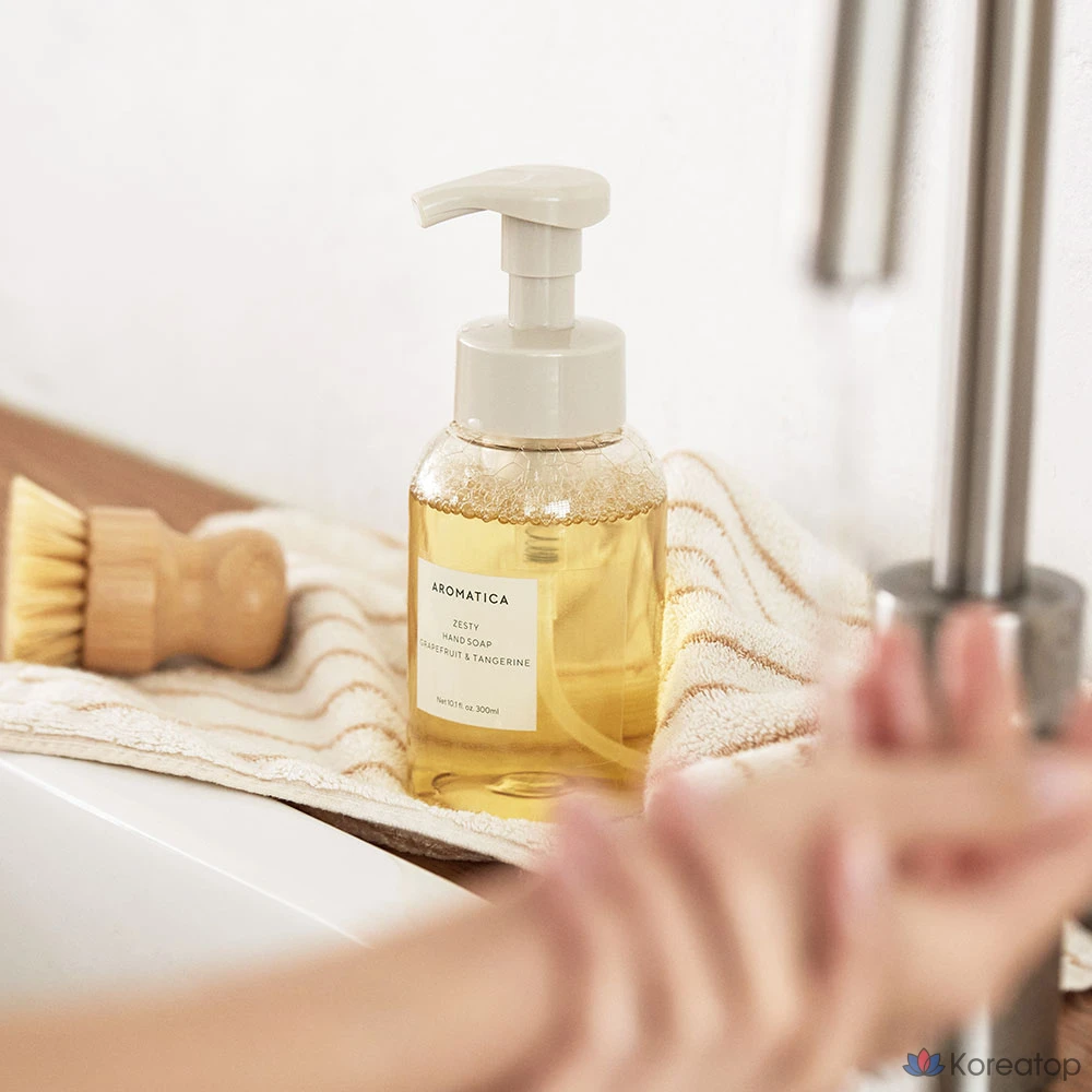 Жидкое мыло для рук Aromatica Zesty Hand Soap Grapefruit & Tangerine, 300 мл, 1 шт.