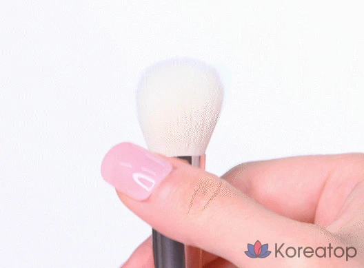 Кисть для румян Banila Co Blusher Brush, оттенок Pink, 1 шт.