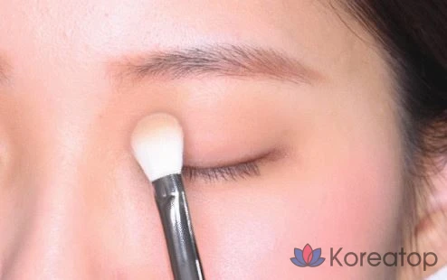 Кисть для макияжа BANILA CO Blending Brush, оттенок Pink, 1 шт.
