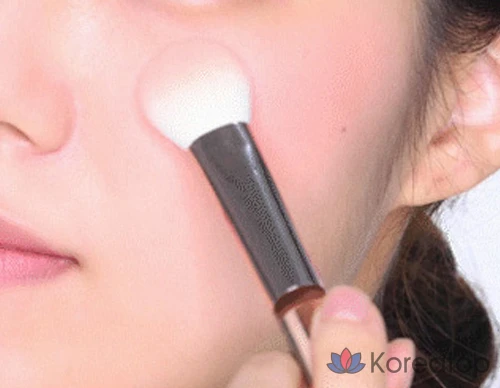 Кисть для румян Banila Co Blusher Brush, оттенок Pink, 1 шт.