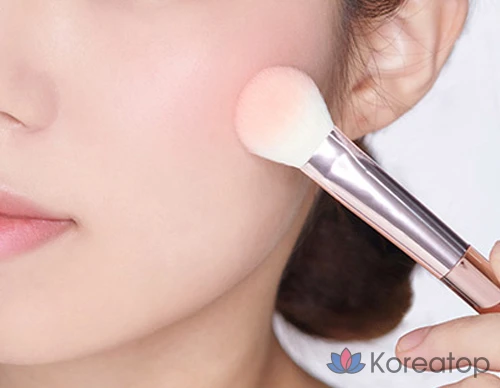 Кисть для румян Banila Co Blusher Brush, оттенок Pink, 1 шт.
