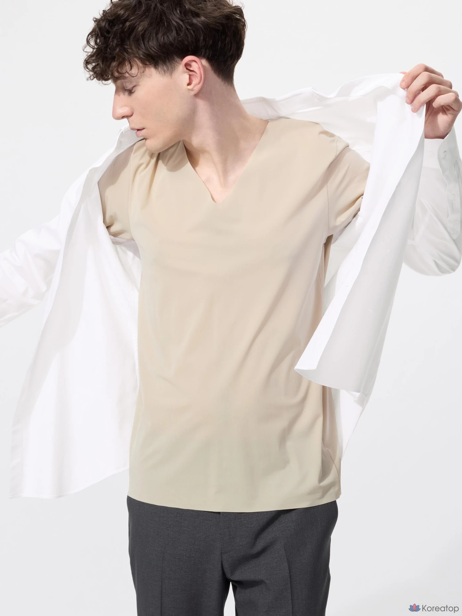 Футболка Uniqlo AIRism Mesh V-Neck T-Shirt